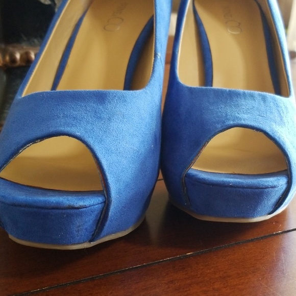 NINE & CO. 💙 HEELS - Picture 2 of 8